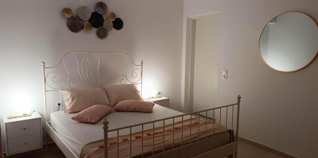 Emmanuela House With Garden & Sea View - Apartment Triopetra